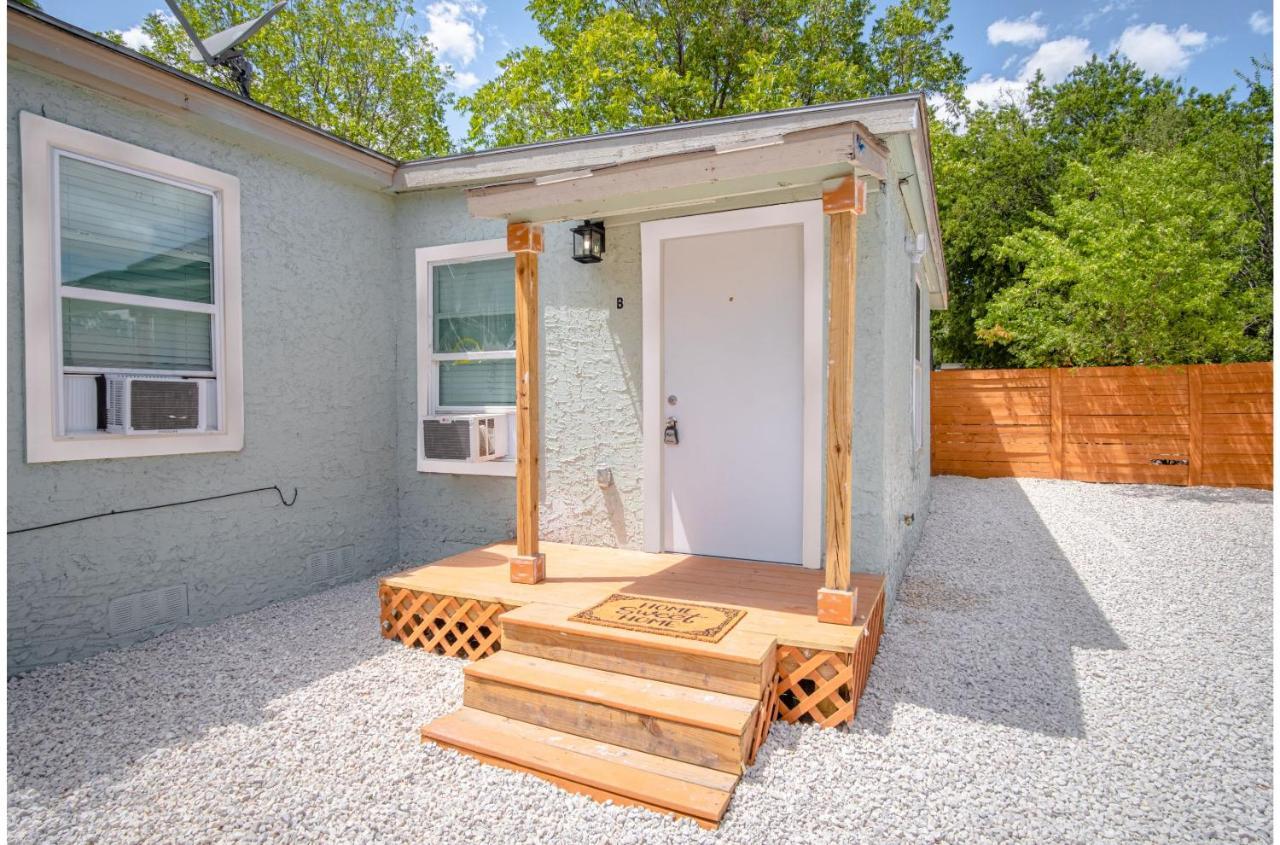 Cozy And Lovely 2br 1ba Apt#b Near Lively Downtown Apartment *